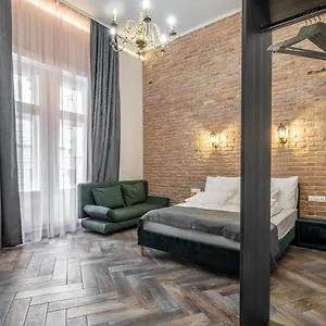 Marvelous In Andrassy Boulevard Macaristan